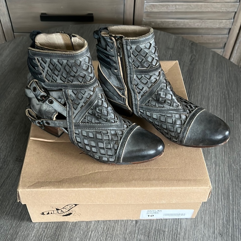 Freebird Skylar Stone booties women’s size 10